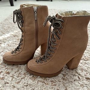 SCHUTZ SUEDE BOOTS EUC, like new!!!! 🌷
